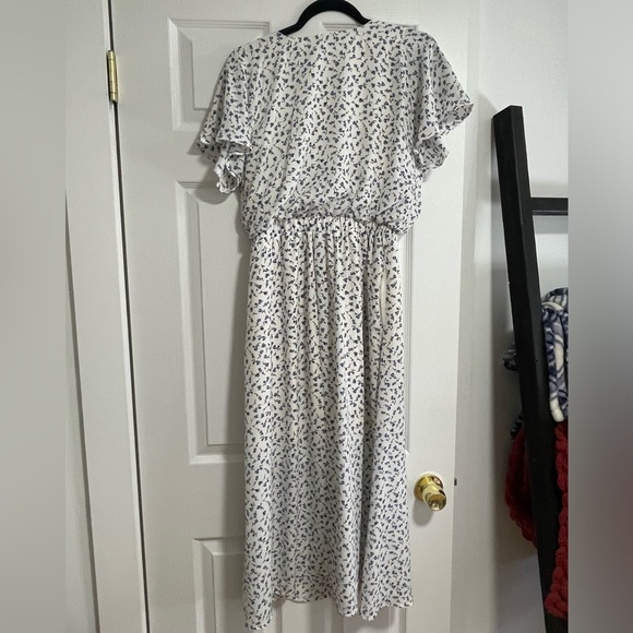 Sienna Sky Women's White Maxi Dress with Blue Floral Print Size M - Picture 5 of 5